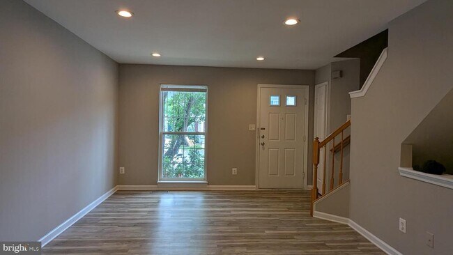 Building Photo - 1875 Tiger Lily Cir