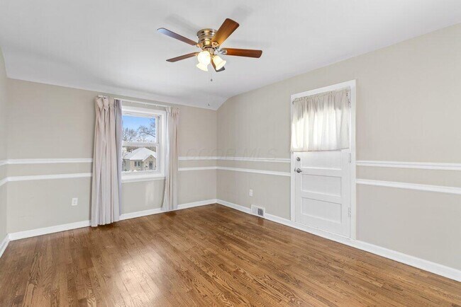 Building Photo - 2063 Inchcliff Rd