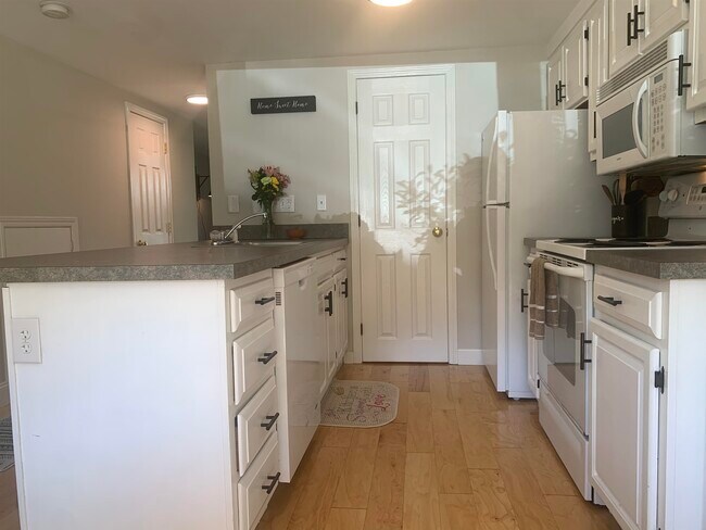 Building Photo - 508 Piscassic St