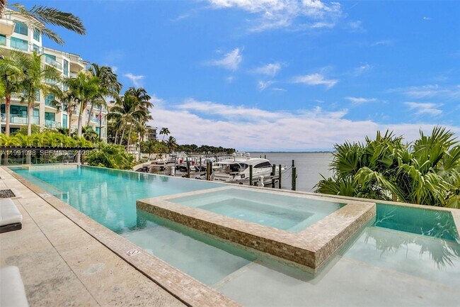 Building Photo - 3535 Hiawatha Ave