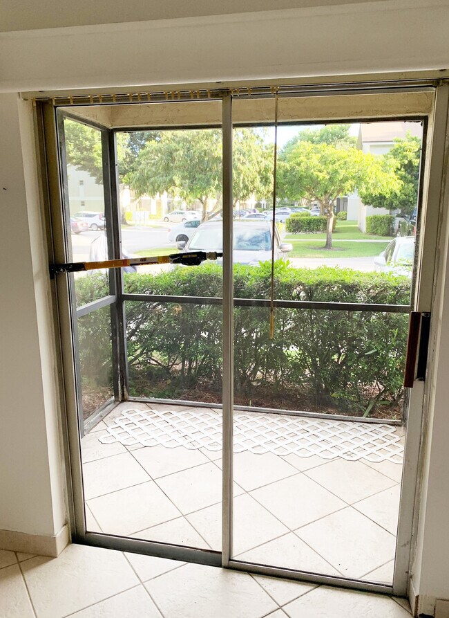 Building Photo - 508 Gardens Dr