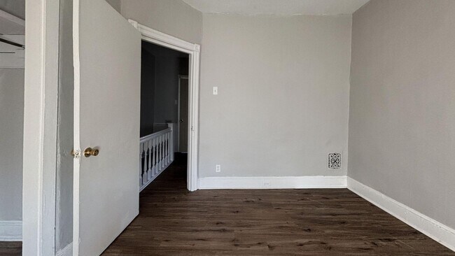 Building Photo - Quaint Two Bedroom Home in Overbrook with NEW Floors and Kitchen!