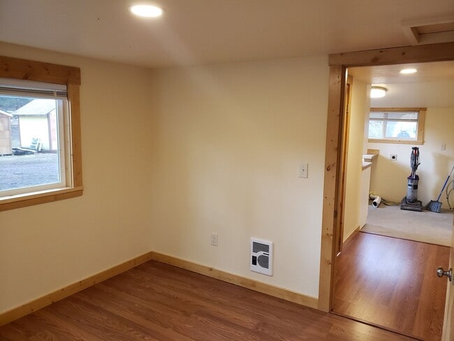 Building Photo - 2BDR/1BA Single-level Newly remodeled house in the country off of Rocky Point Rd.