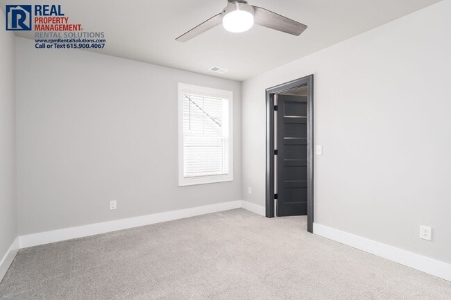 Building Photo - 3527 Pershing Dr