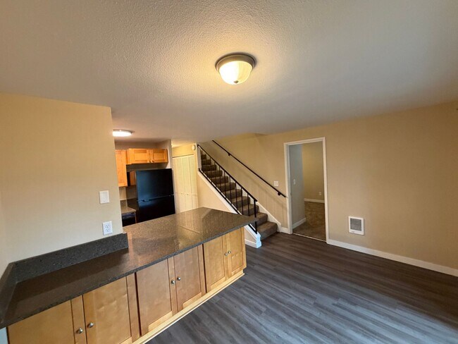 Building Photo - Sunnyside Duplex