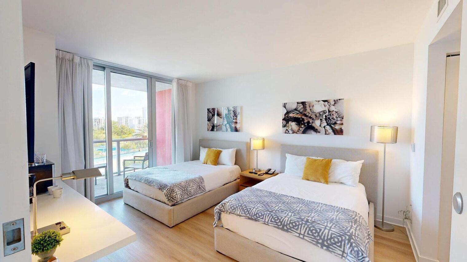 Building Photo - 2602 E Hallandale Beach Blvd