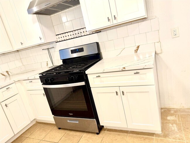 Building Photo - 4128 Bissonnet St