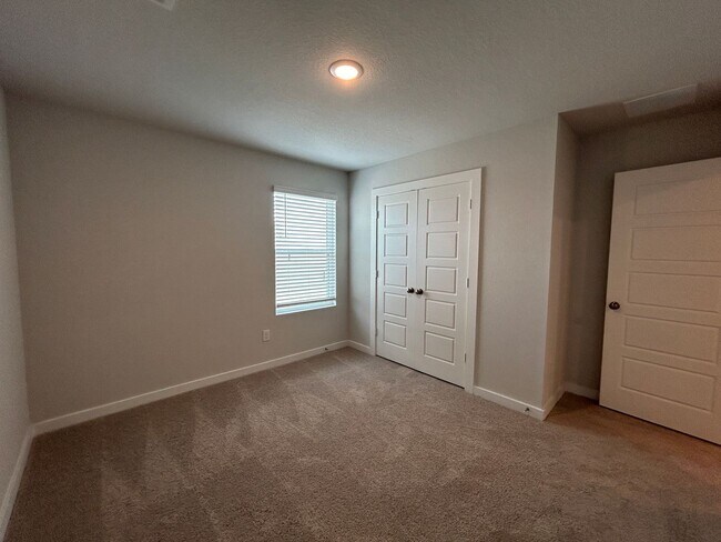 Building Photo - Walking Distance to Long Creek High School...