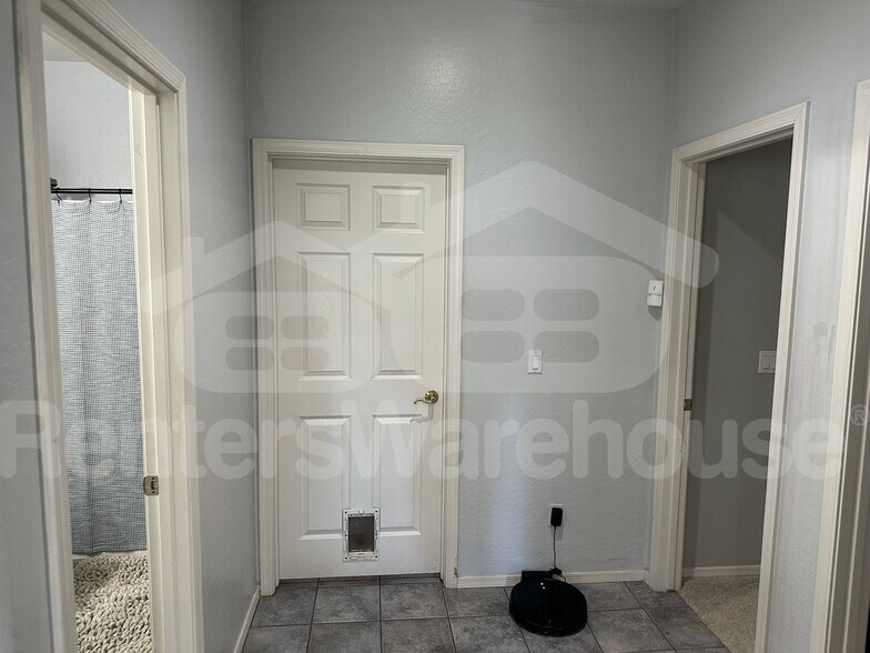 Building Photo - 12763 W Indianola Ave
