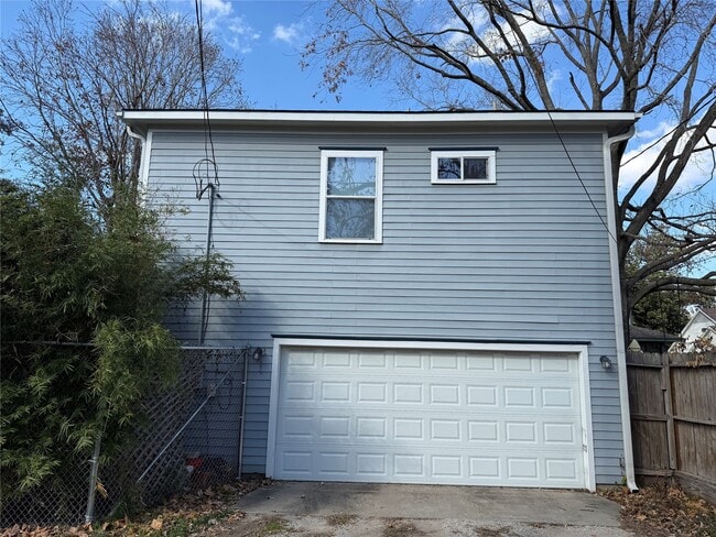 Building Photo - 334 W 22nd St