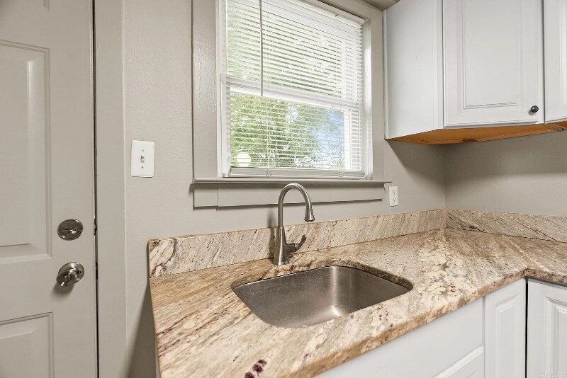 Building Photo - 1724 W 19th St