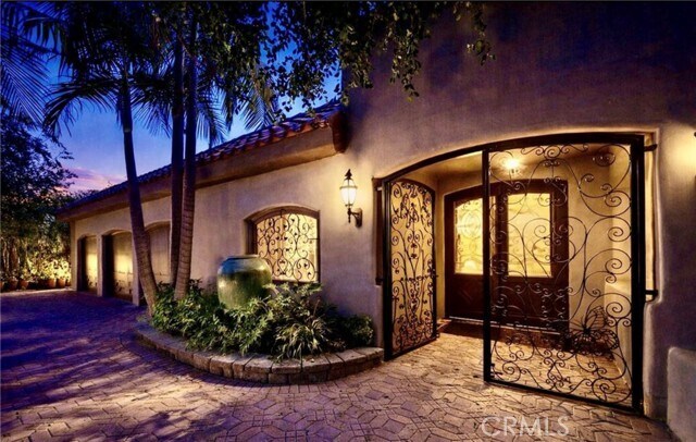 Building Photo - 7218 Mulholland Dr