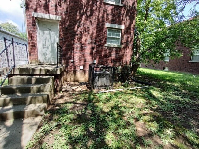 Building Photo - Newly Renovated 2 BR/1BA