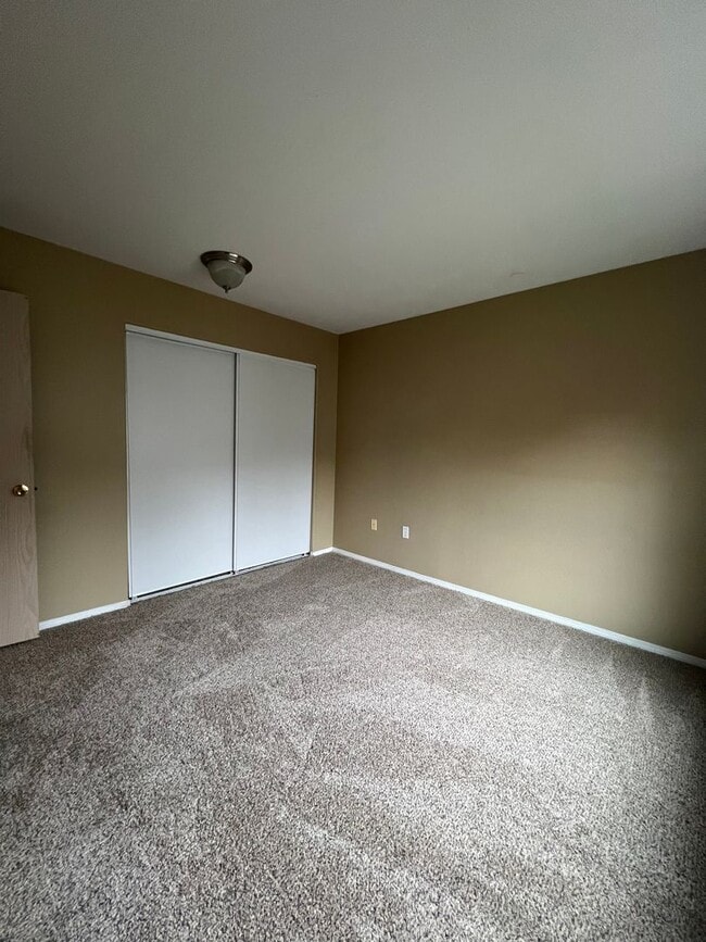 Building Photo - Rent Special: 1/2 Off February's Rent