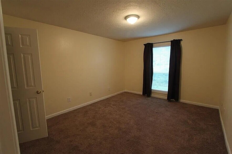 Building Photo - 22715 Bridgewater Dr