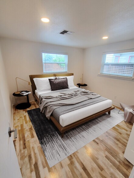 Building Photo - 823 Orondo Ave