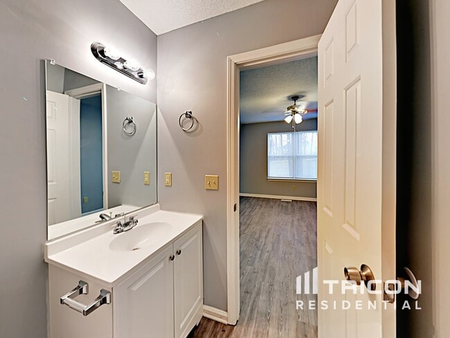 Building Photo - 305 Trowbridge Rd