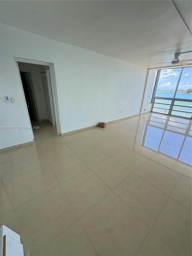 Building Photo - 10281 E Bay Harbor Dr