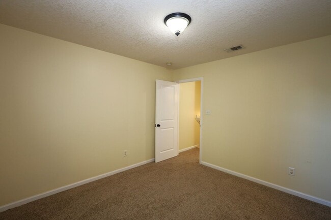 Building Photo - 1801-B Chestnut Dr.