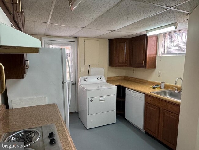 Building Photo - 6121 Quebec Pl