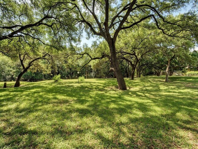 Building Photo - 1601 Faro Dr