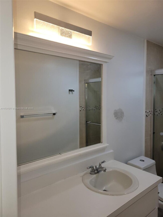 Building Photo - 9400 SW 77th Ave