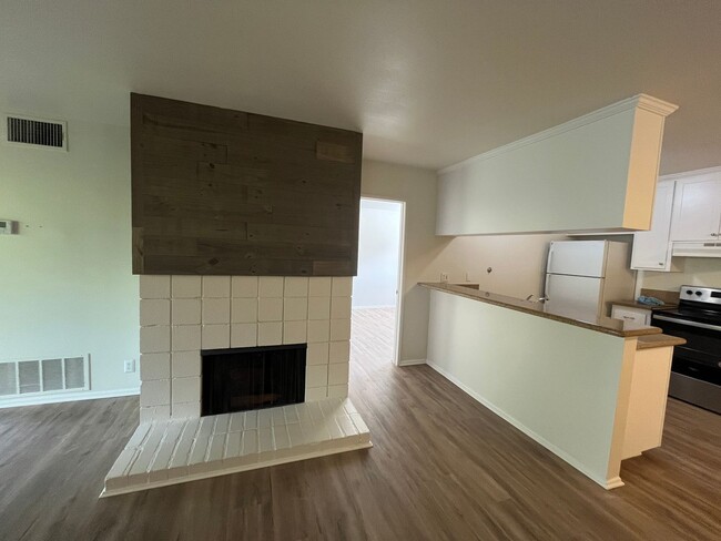 Building Photo - 2 Bedroom Condo in Diamond Bar