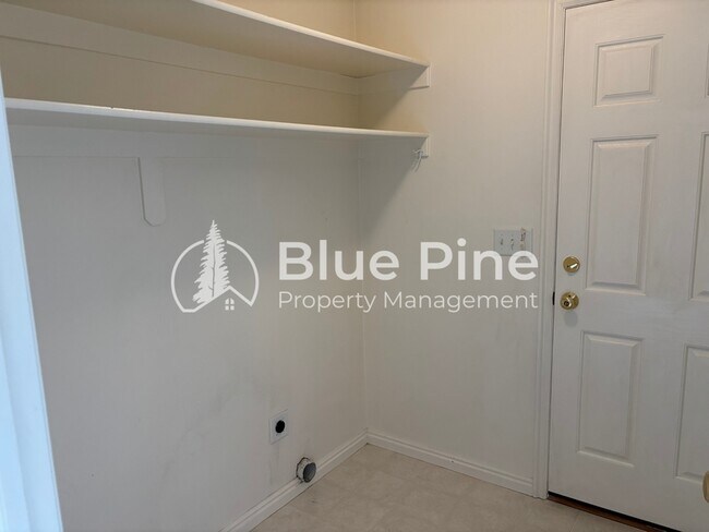 Building Photo - 3863 Ridgeview Cir