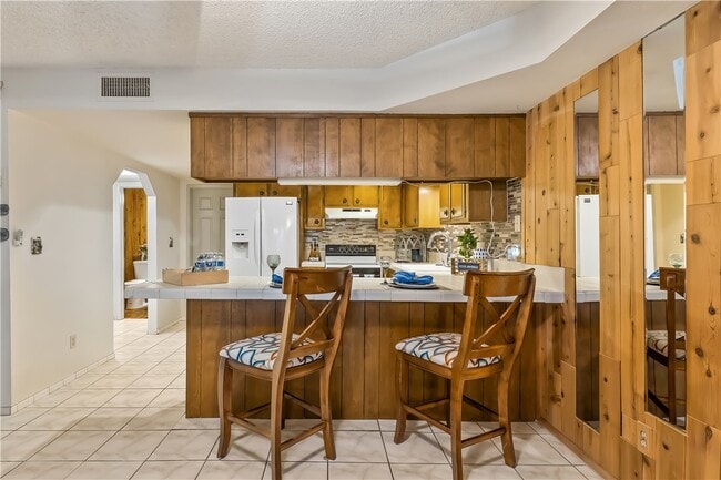 Building Photo - 2687 Country Club Dr