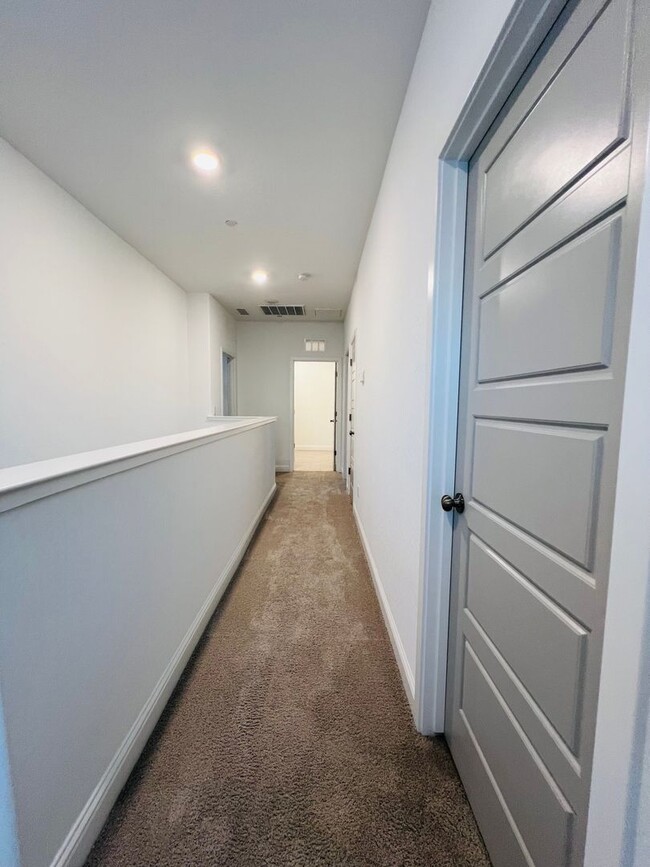 Building Photo - Beautiful Lennar 4-Bedroom Home with Resor...