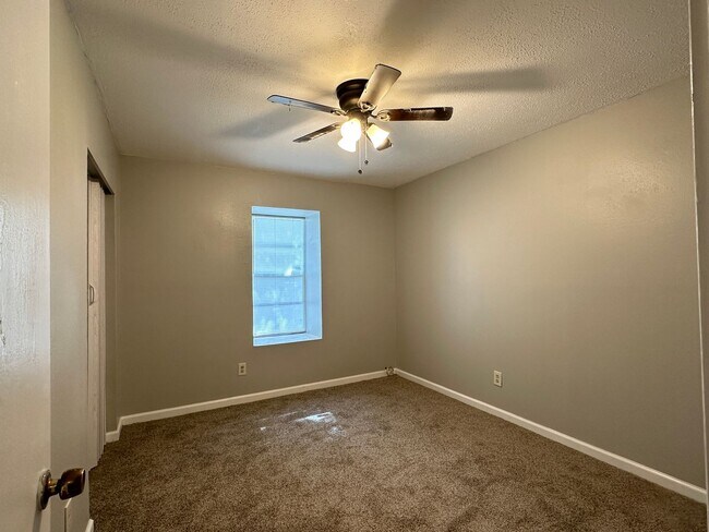 Building Photo - 2733 Silverspur Dr