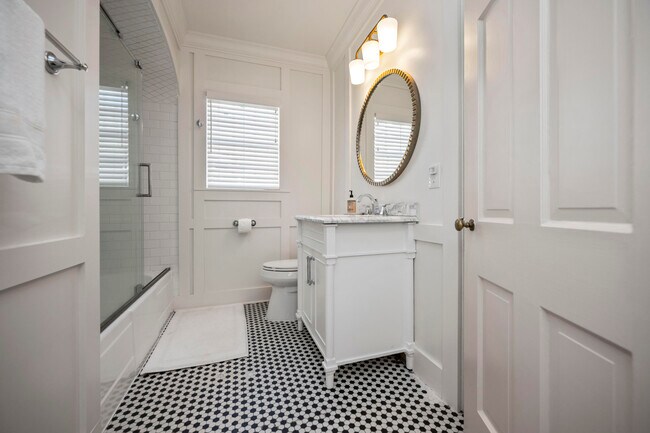 Building Photo - 1411 Fontaine Rd