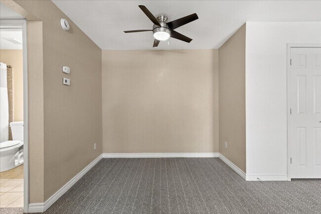 Building Photo - Beautiful 1 Bedroom 1 Bath Condo - Move In...