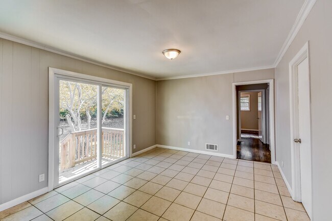 Building Photo - 2515 Ridgewood Rd