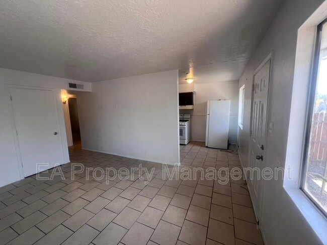 Primary Photo - 8200 Copper Ave NE