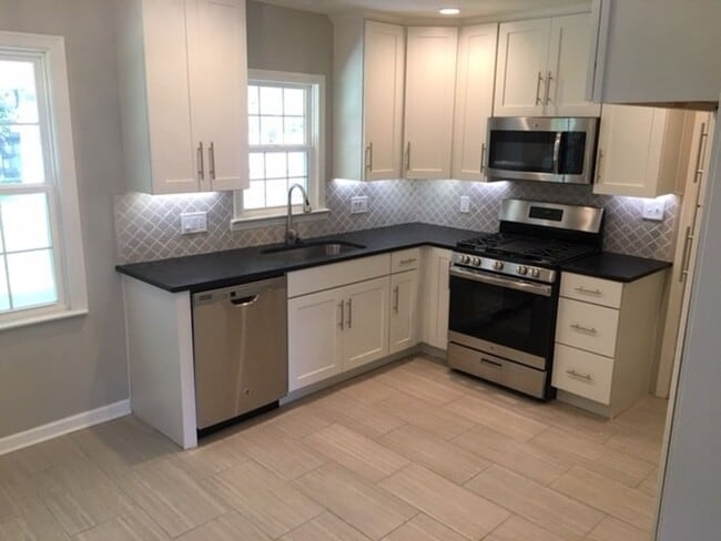 Building Photo - Charming Waldo Home! 2 Bedroom and 1 Bath