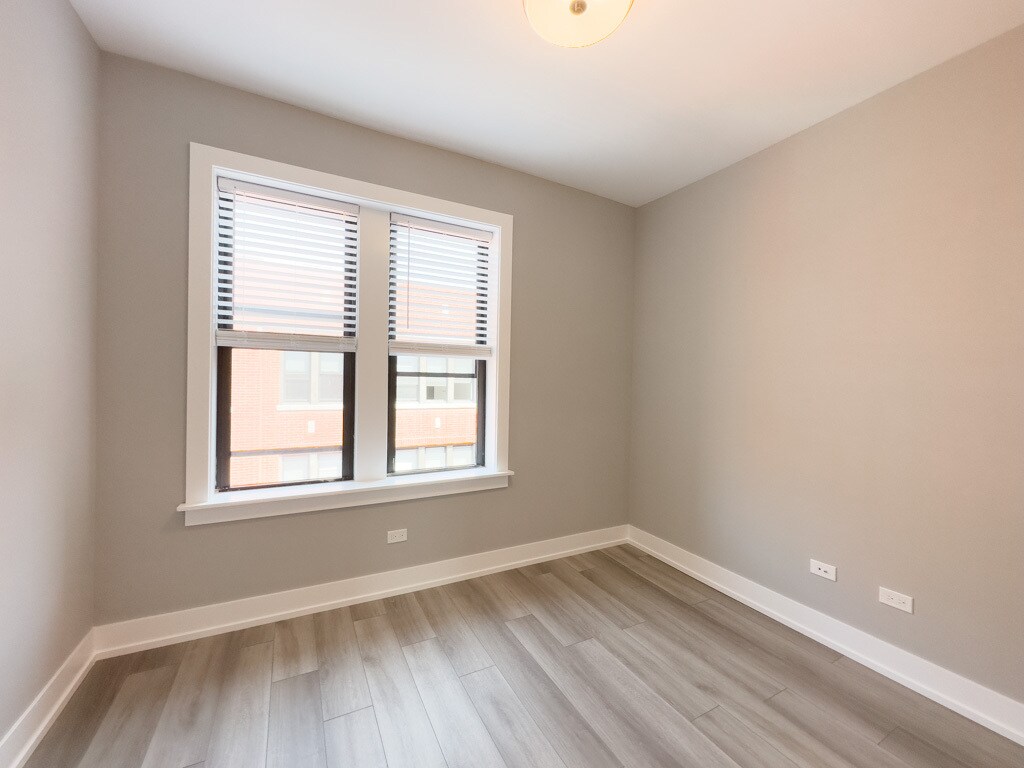 Building Photo - 3931 N Janssen Ave