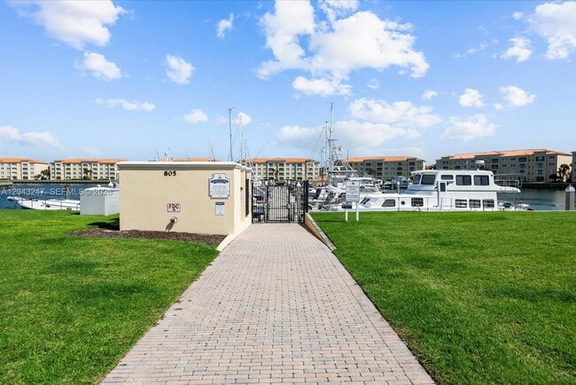 Building Photo - 38 Harbour Isle Dr E