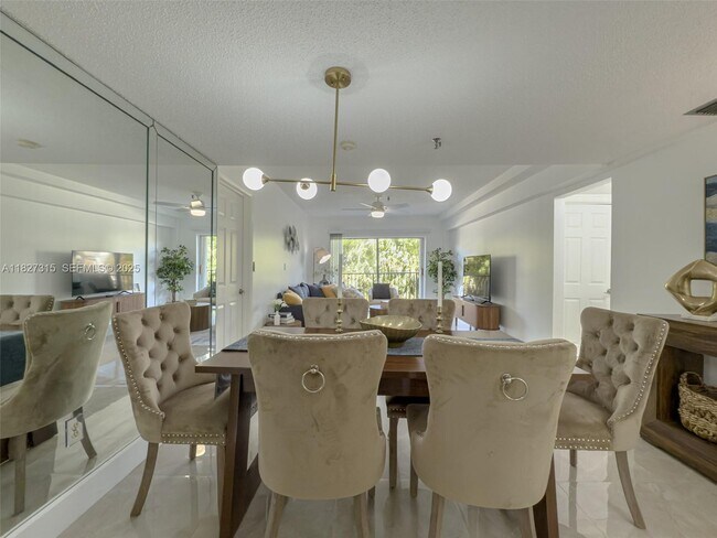 Building Photo - 250 NE 181st St