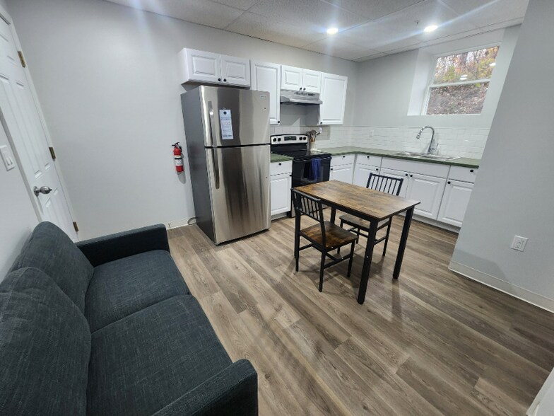 Building Photo - 151 S Main St