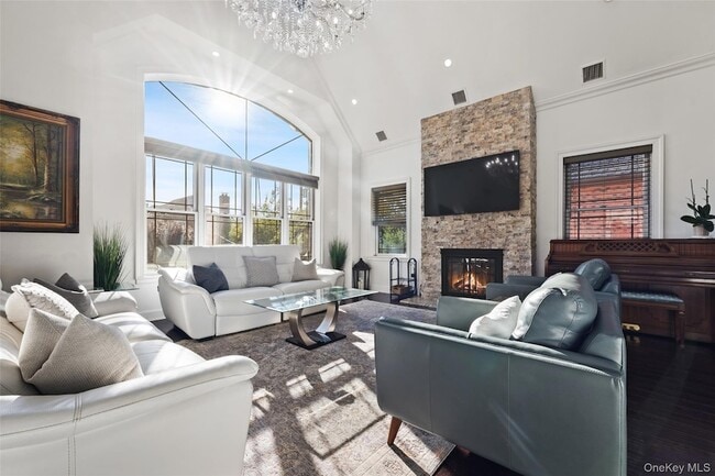 Building Photo - 2063 Narragansett Ave