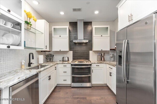 Building Photo - 29 Midway Rd N