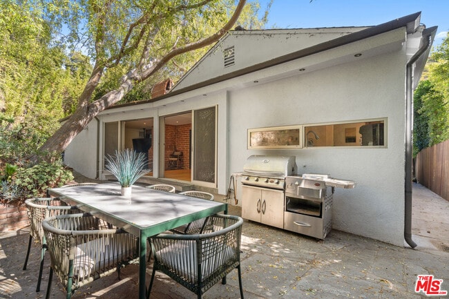 Building Photo - 1853 Nichols Canyon Rd