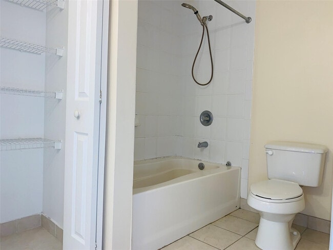 Building Photo - 7950 N Nob Hill Rd