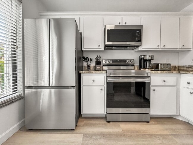 Building Photo - Fully Furnished Waterfront Community Condo in Isla Del Sol - 2bed | 2bath