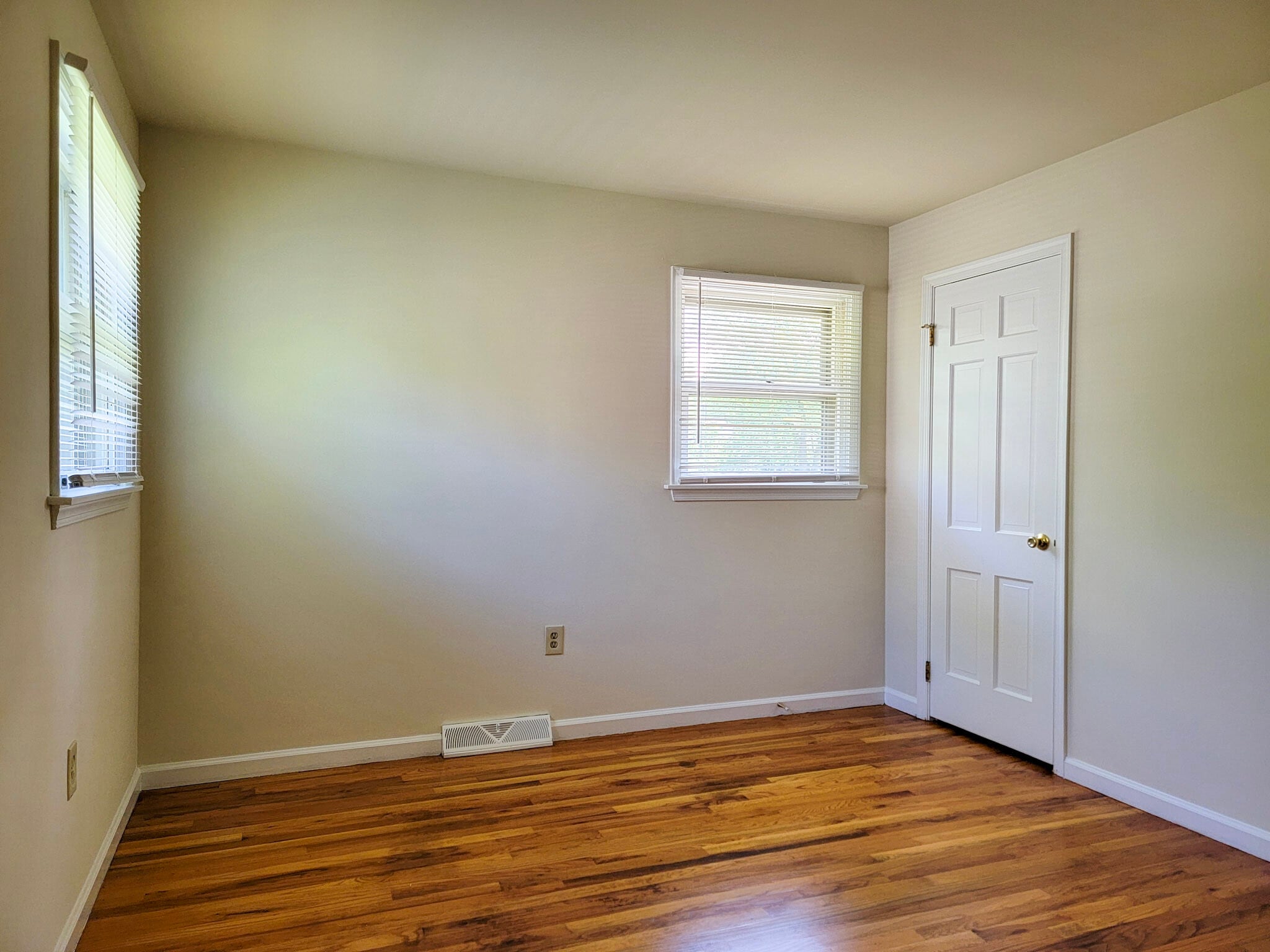 Building Photo - 1404 Carlton Dr
