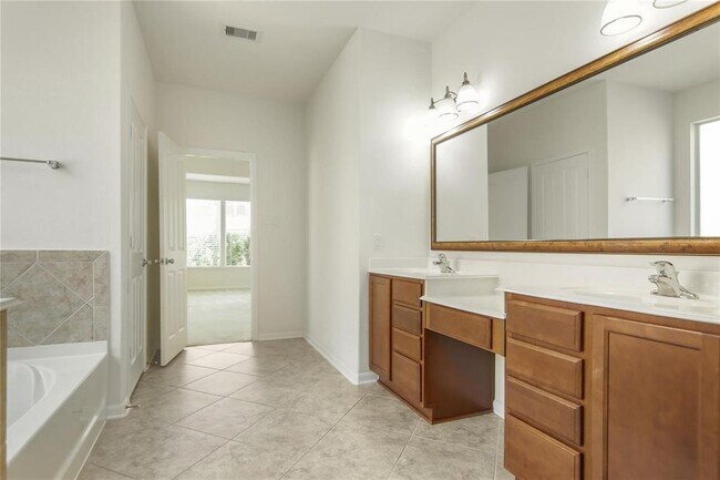 Building Photo - 16402 Lanesborough Dr
