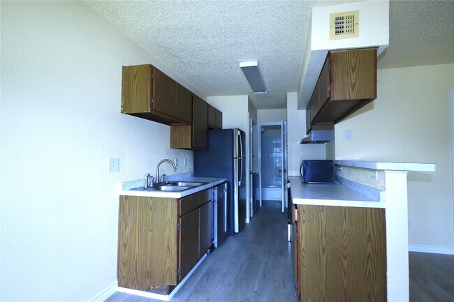 Building Photo - 2750 Holly Hall St