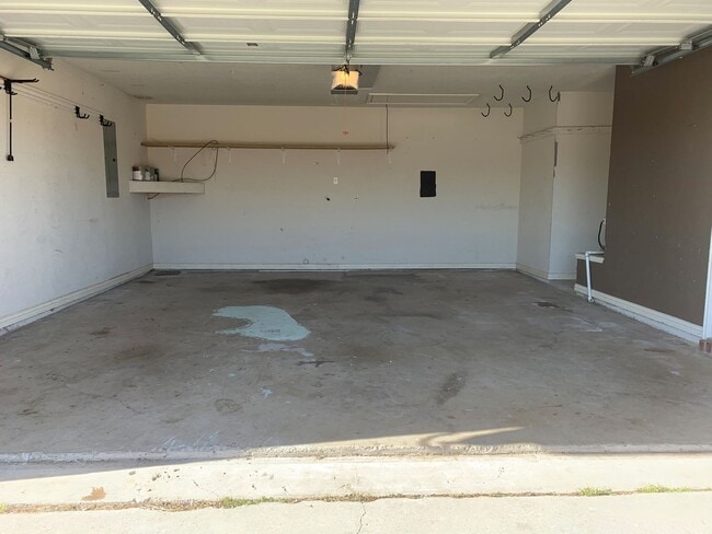 Building Photo - 2705 Jennie Wells Dr