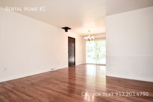 Building Photo - 9010 W 101st St